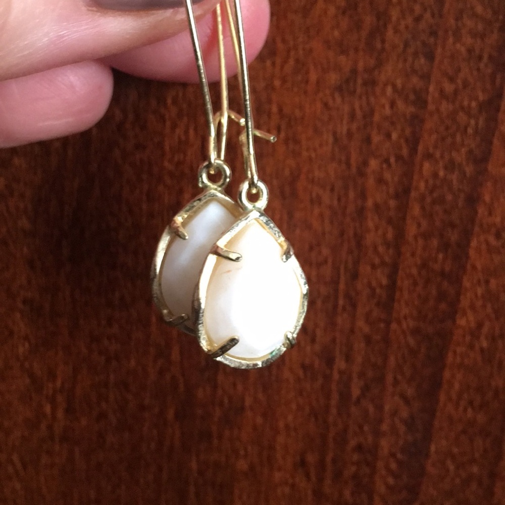 Kendra Scott Pearl earrings